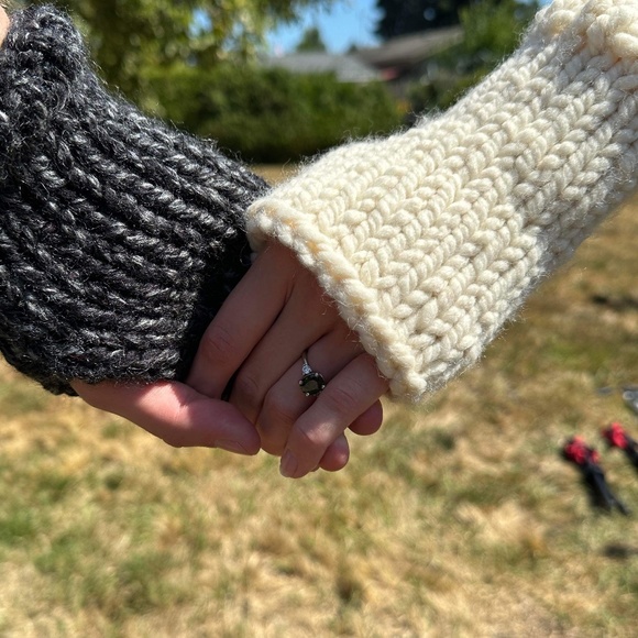 NWT Hand Knit Chunky Wool Fingerless Gloves ~ Unisex - Picture 7 of 7